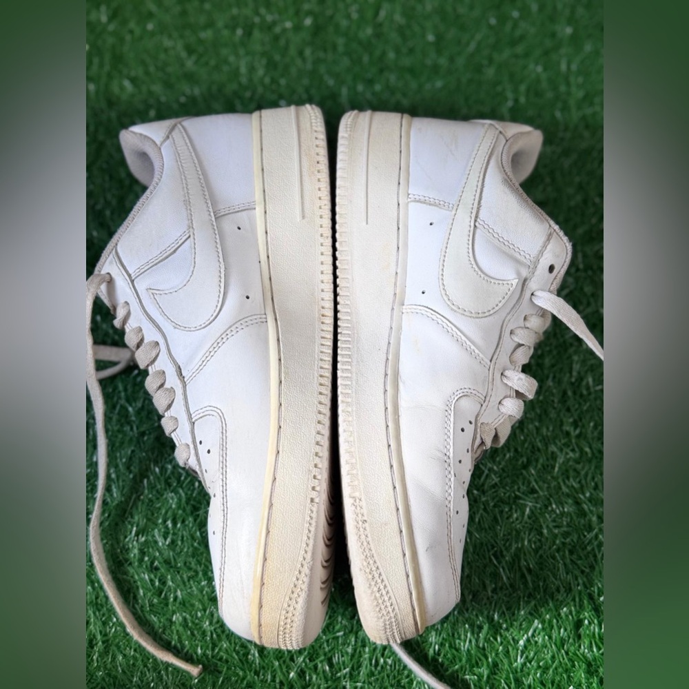 Nike Air Force 1 '07
Men's Shoes Size 10‎